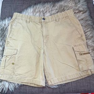 Columbia khaki hiking & camping shorts size medium